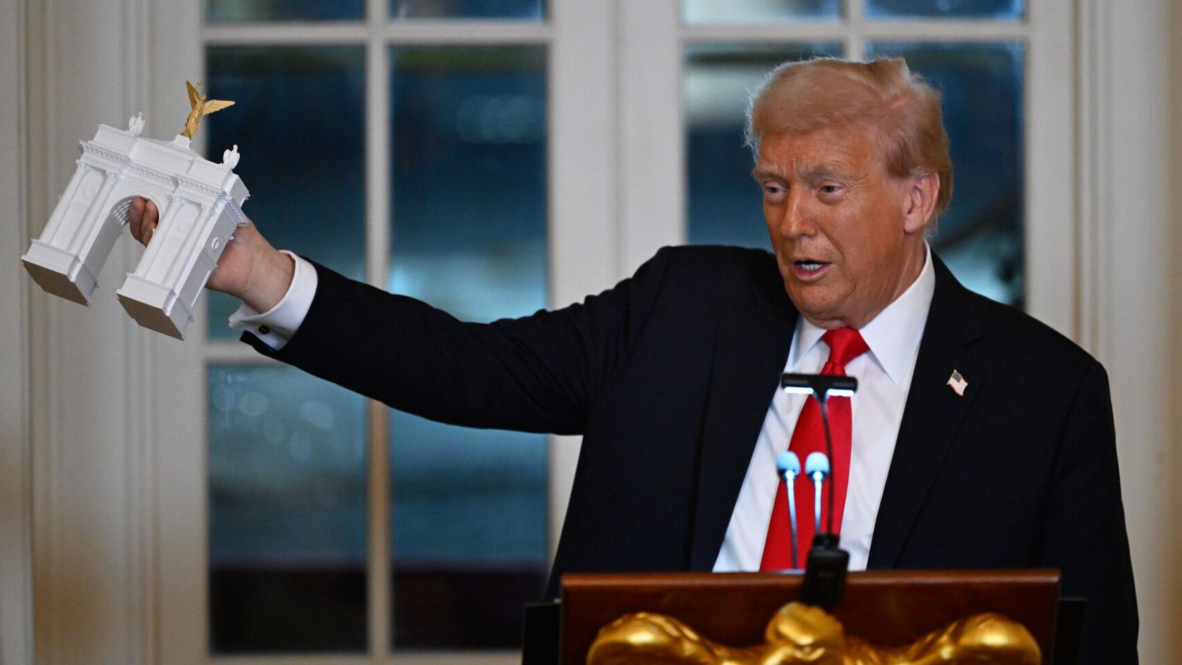 Trump plans to leave mark on Washington by building a Paris-like arch near the Lincoln Memorial